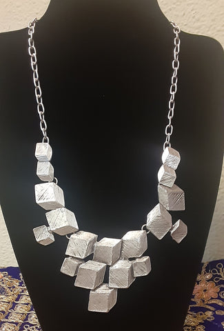 Turkish Necklace - Escher Cubes